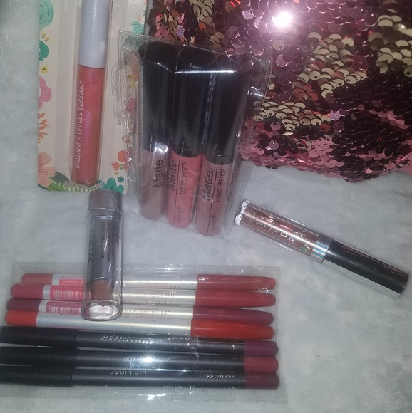 Other - SOLD.    LIP ITEMS & 7 LIP LINERS 13 ITEMS BUNDLE